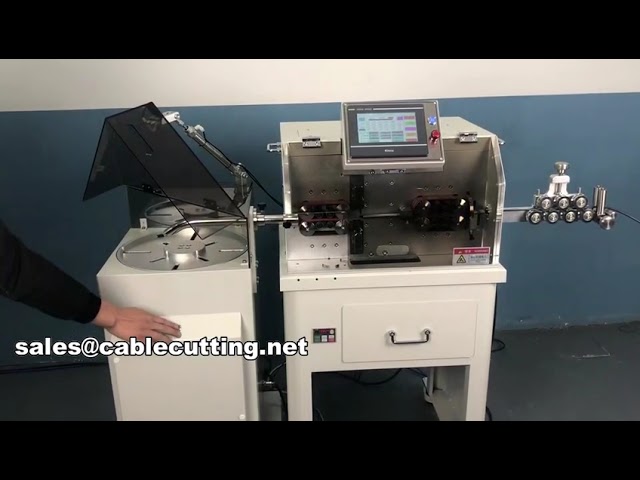 Plně automatický stroj na řezání a odizolování vícežilových kabelů s navíječkou WPM-680