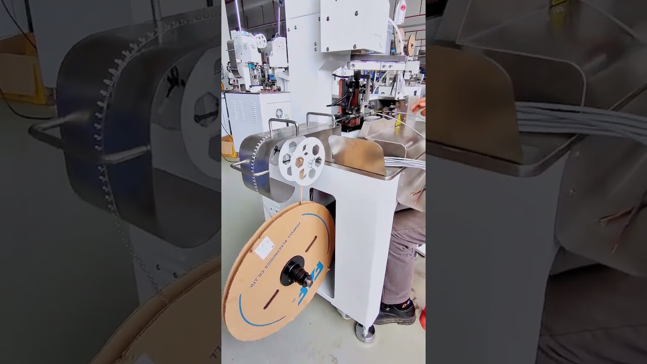 Stroj na odizolování a krimpování vícežilových kabelů s pláštěm | Automatizace výroby #továrna #stroj
