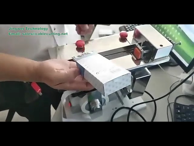 Manuální etiketovací stroj na rohové obalování 90° | Samolepicí PVC štítky | 2000 lahví/hod