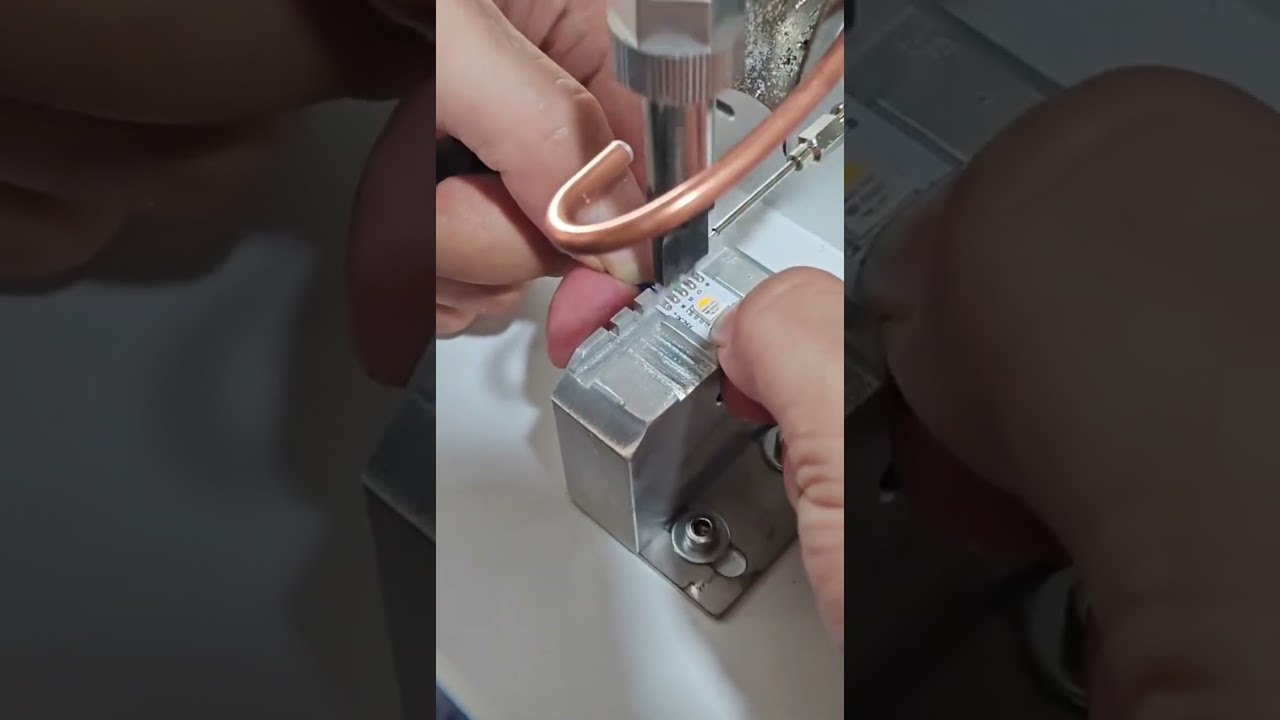 Poloautomatická páječka - Pájení 5 spojů najednou | Tovární automatizace #stroj #nástroje