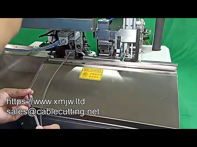 Plně automatický krimpovací stroj na kabely – rychlé a přesné odizolování