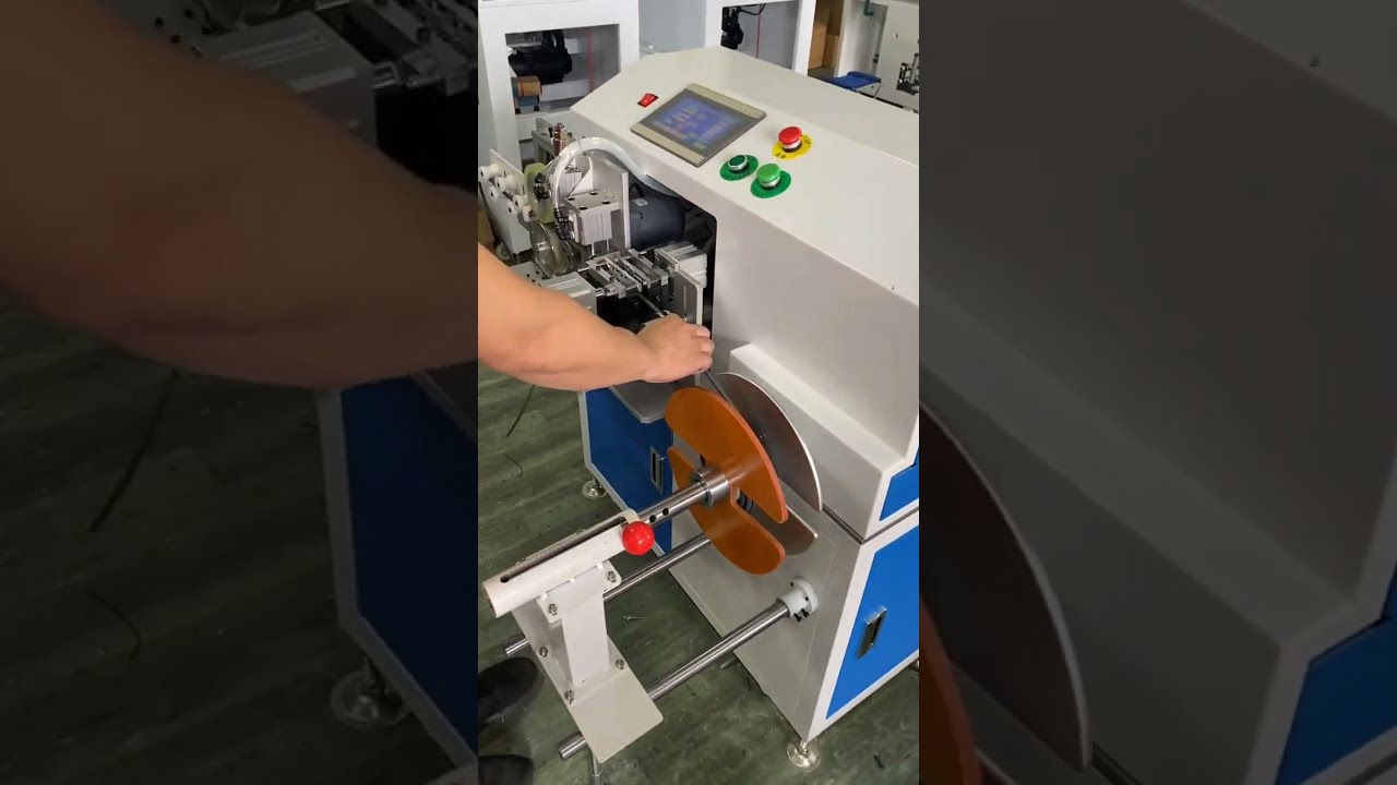 Plně automatický oboustranný stroj na měření, třídění, odizolování, řezání, navíjení a stáčení drátu