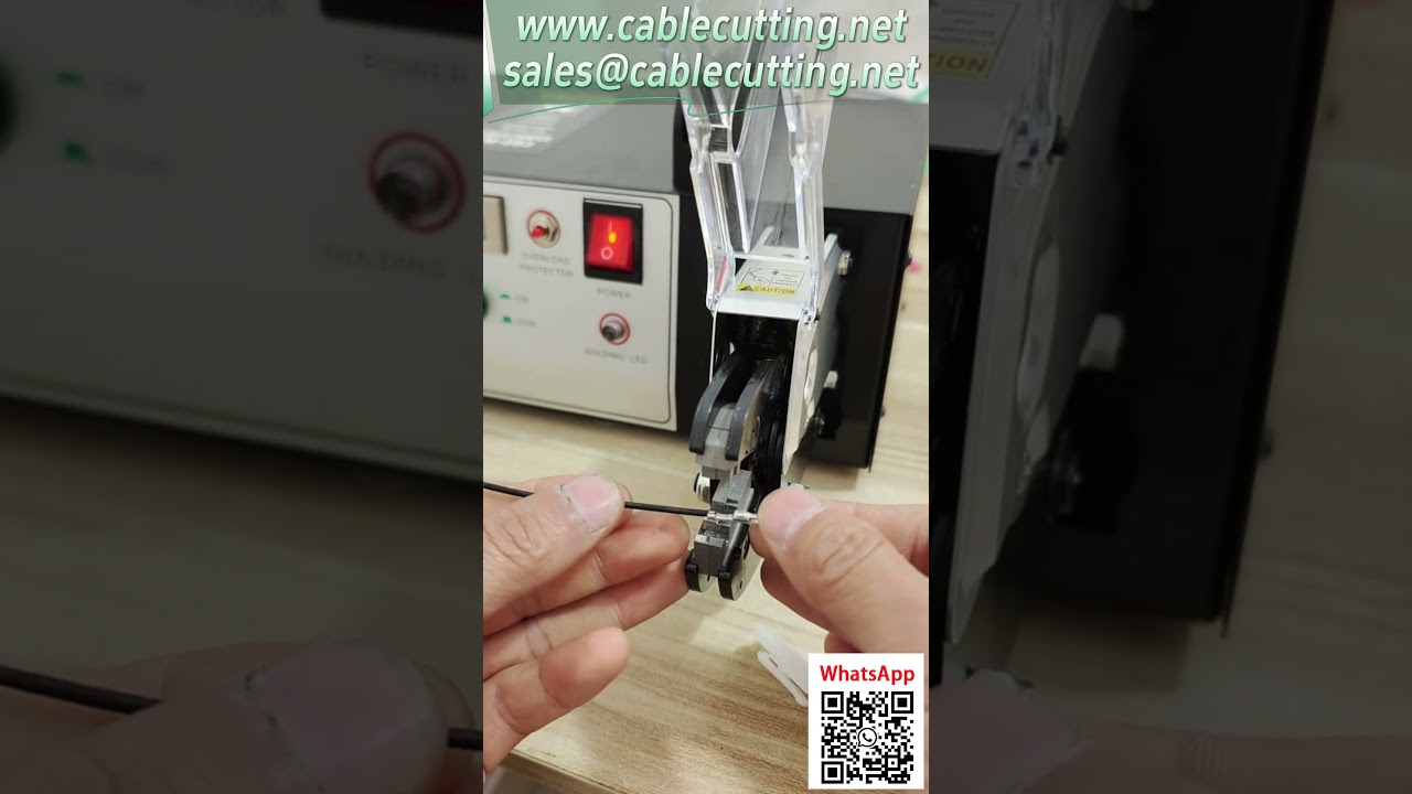 Víceúčelový elektrický krimpovací stroj 0,25–16 mm² s rychlou výměnou matric pro různé konektory