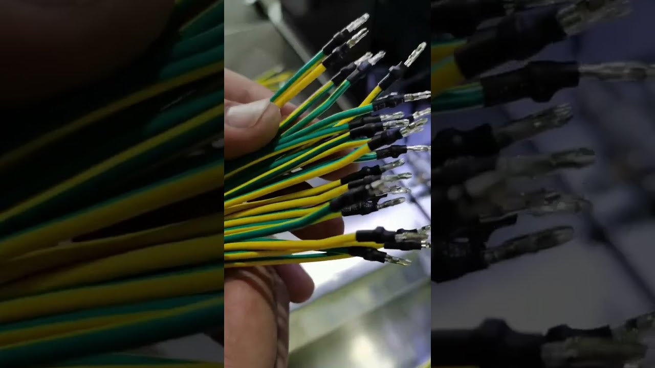 Vkládání smršťovací bužírky na krimpované dráty | Stroj na odizolování kabelů #továrna