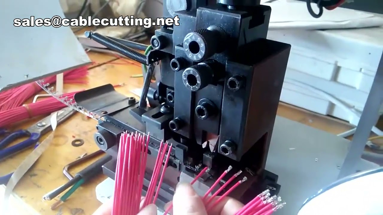 Automatický krimpovací stroj na terminály – produktová ukázka