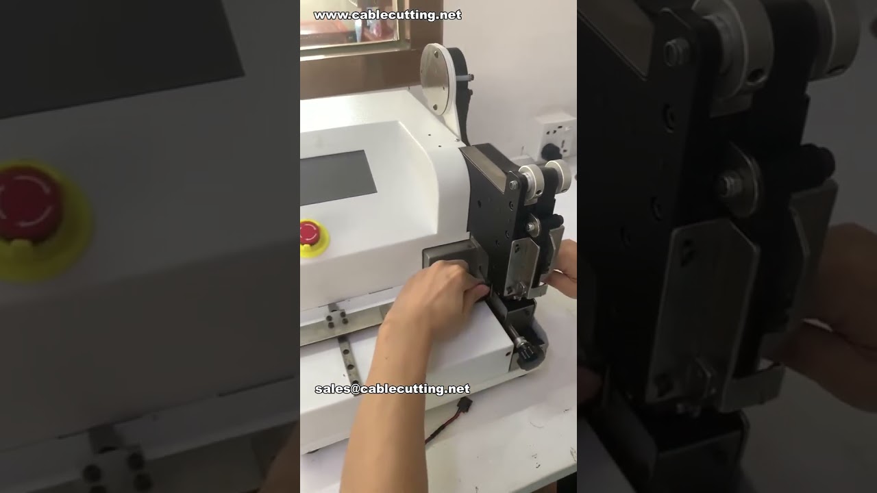 Stolní automat na bodové páskování vodičů | Automatizační zařízení pro kabely