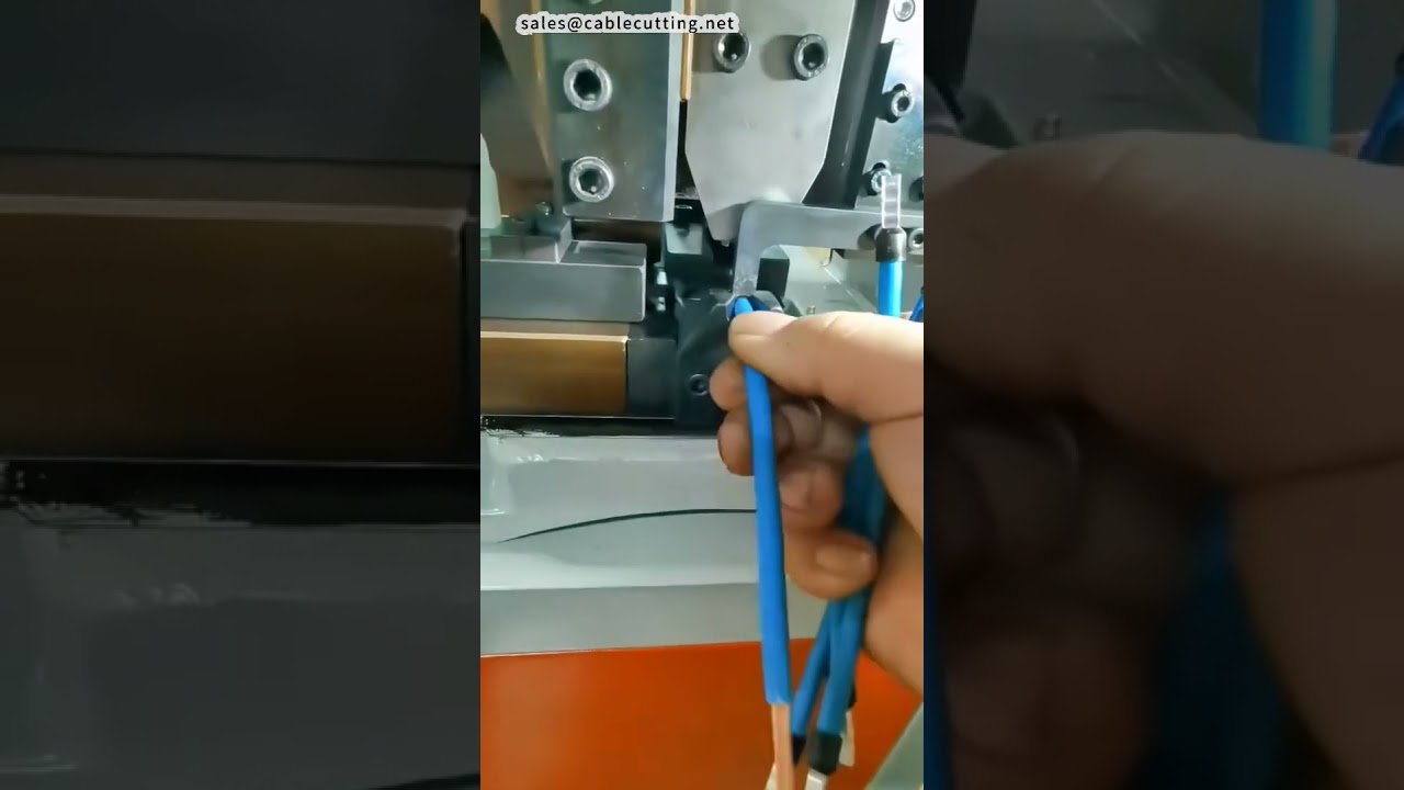 Automatický krimpovací stroj na velké trubkové koncovky s vibračním podavačem | Tovární automatizace