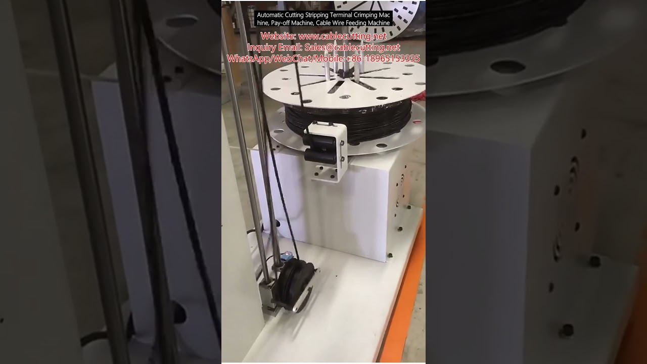 Automatický stroj na řezání, odizolování a krimpování kabelů s podavačem drátu