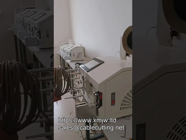 Poloautomatický stroj na vázání drátu – navíjení a balení kabelových cívek